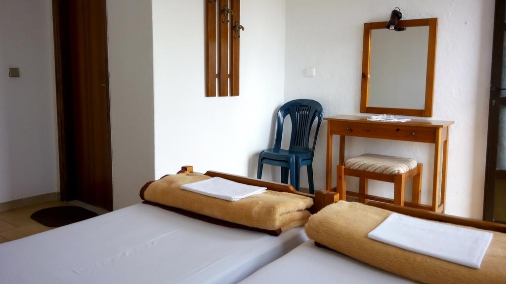 Gorgona Rooms Alikí Exterior foto
